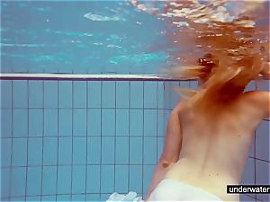 ultra-cute redhead plays naked underwater