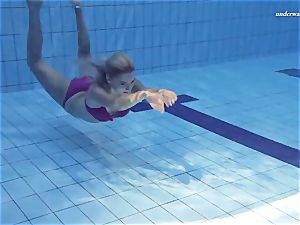 red-hot Elena shows what she can do under water